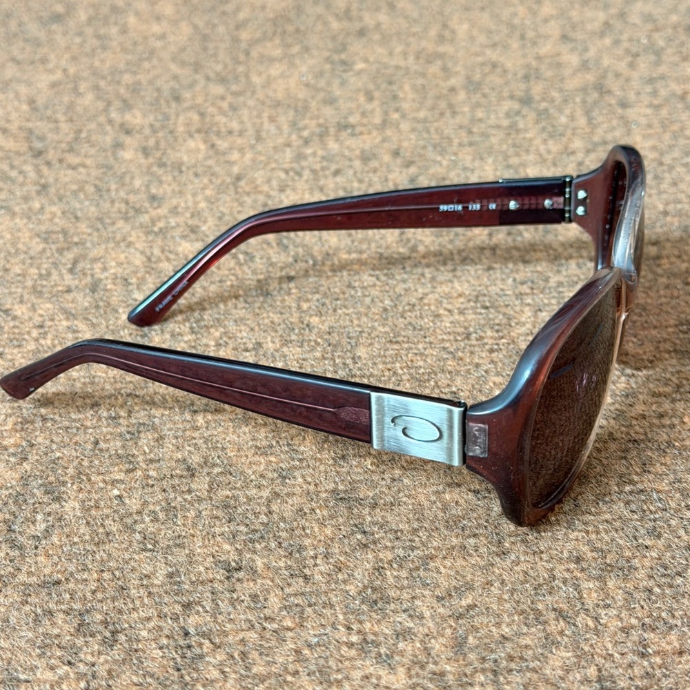 O by Oscar de la Renta Sunglasses Burgundy SSC5101 512 Oversized Square Frames